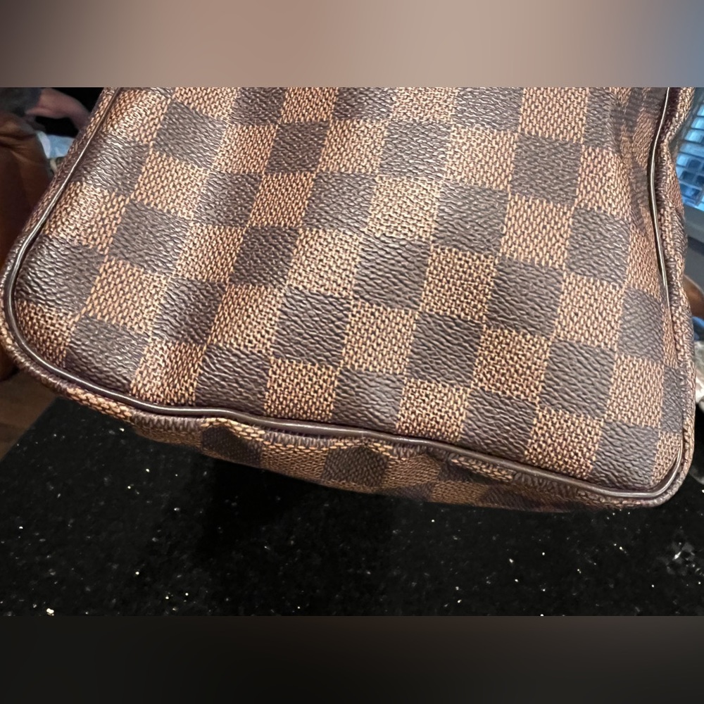 Authentic Louis Vuitton - Picture 6 of 11